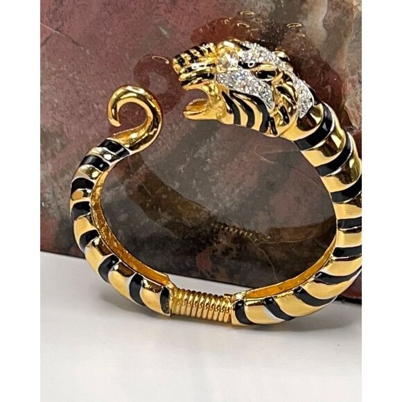 Black & Crystal Tiger Head Bracelet - Picture 6 of 12